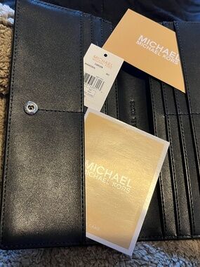 Michael Kors Carson Large Pebbled Leather Wallet
